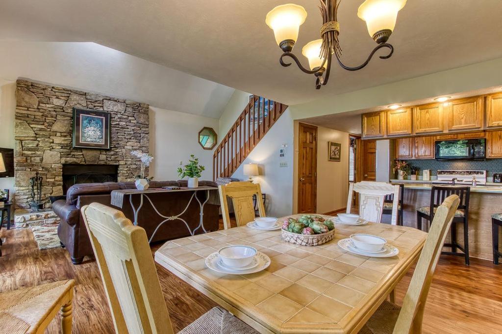 Serenity Heights, Amazing Views, Hot Tub Pool Access, 1089 Free Tickets Each Paid Day, Dollywood Гетлинбург Екстериор снимка