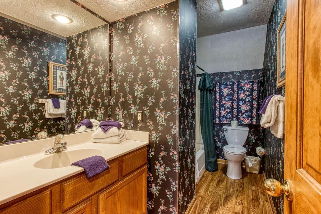 Serenity Heights, Amazing Views, Hot Tub Pool Access, 1089 Free Tickets Each Paid Day, Dollywood Гетлинбург Екстериор снимка