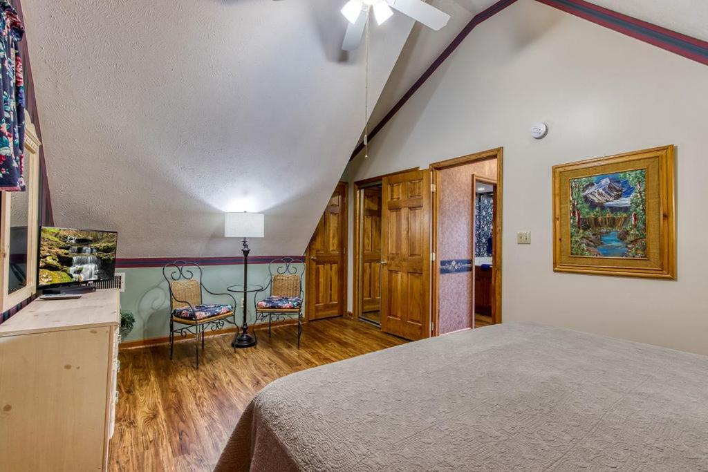 Serenity Heights, Amazing Views, Hot Tub Pool Access, 1089 Free Tickets Each Paid Day, Dollywood Гетлинбург Екстериор снимка