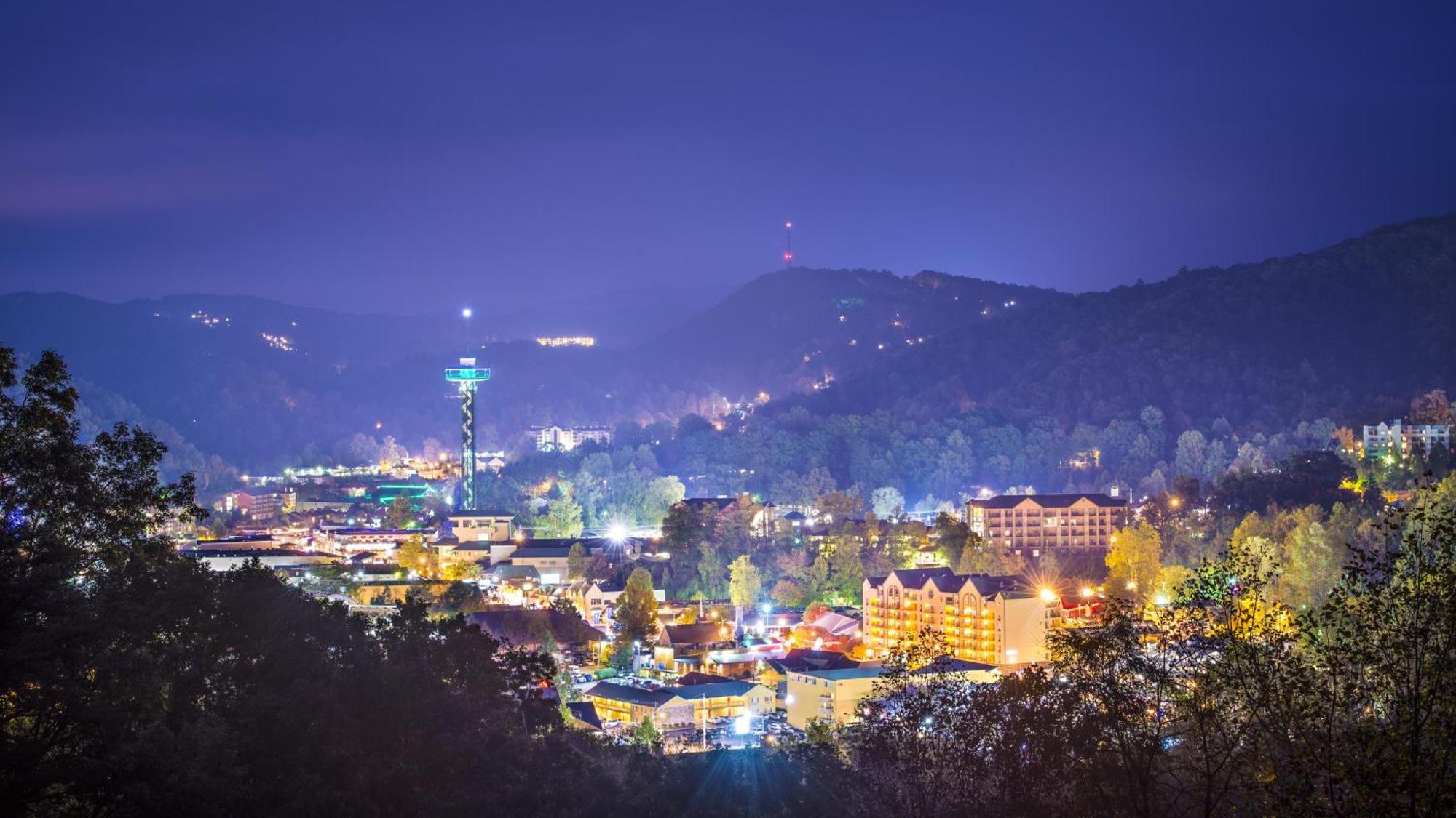 Serenity Heights, Amazing Views, Hot Tub Pool Access, 1089 Free Tickets Each Paid Day, Dollywood Гетлинбург Екстериор снимка