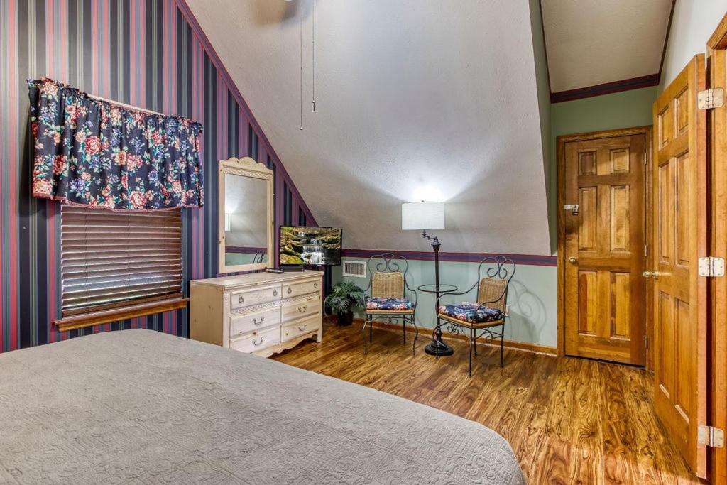 Serenity Heights, Amazing Views, Hot Tub Pool Access, 1089 Free Tickets Each Paid Day, Dollywood Гетлинбург Екстериор снимка