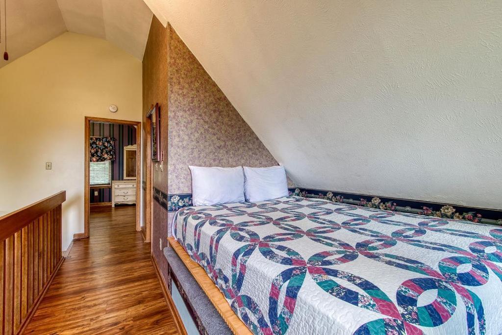 Serenity Heights, Amazing Views, Hot Tub Pool Access, 1089 Free Tickets Each Paid Day, Dollywood Гетлинбург Екстериор снимка