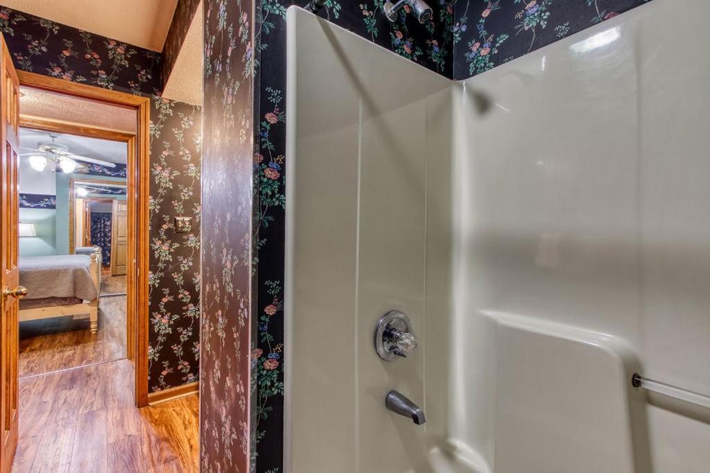 Serenity Heights, Amazing Views, Hot Tub Pool Access, 1089 Free Tickets Each Paid Day, Dollywood Гетлинбург Екстериор снимка