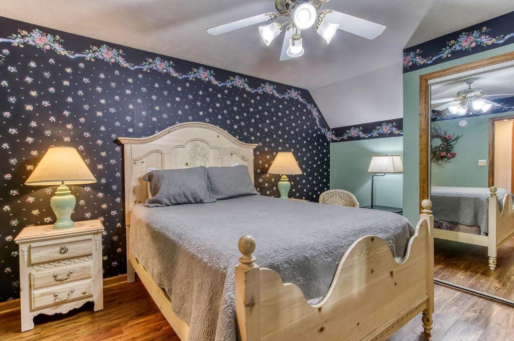 Serenity Heights, Amazing Views, Hot Tub Pool Access, 1089 Free Tickets Each Paid Day, Dollywood Гетлинбург Екстериор снимка
