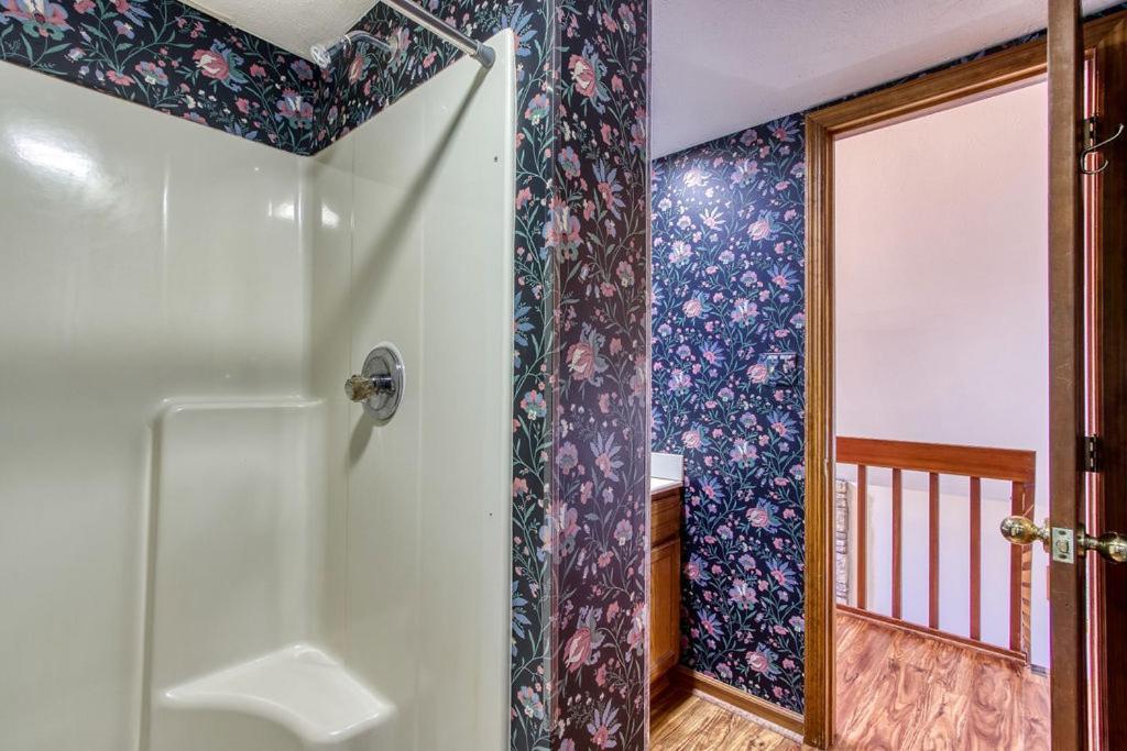Serenity Heights, Amazing Views, Hot Tub Pool Access, 1089 Free Tickets Each Paid Day, Dollywood Гетлинбург Екстериор снимка