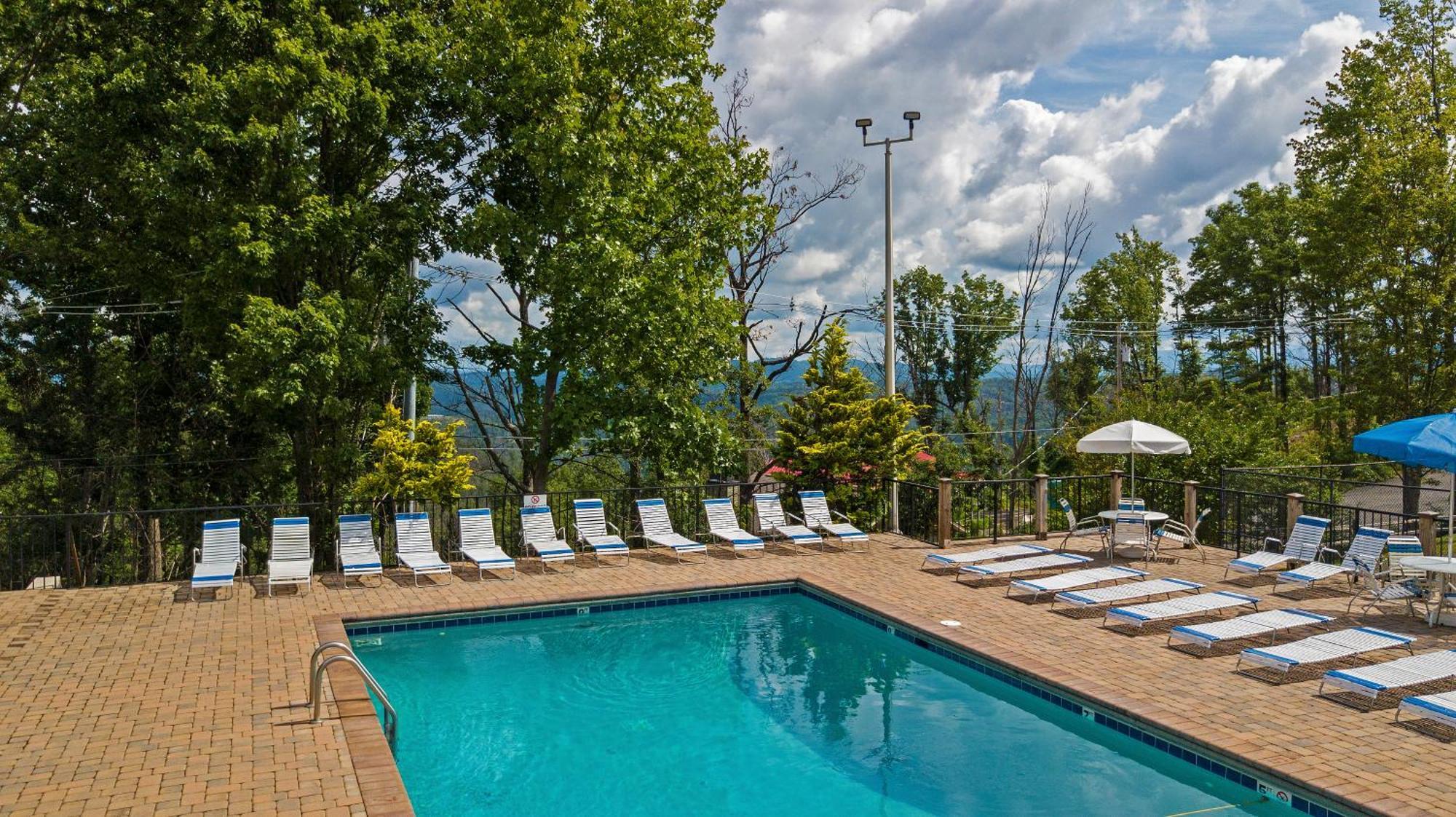 Serenity Heights, Amazing Views, Hot Tub Pool Access, 1089 Free Tickets Each Paid Day, Dollywood Гетлинбург Стая снимка