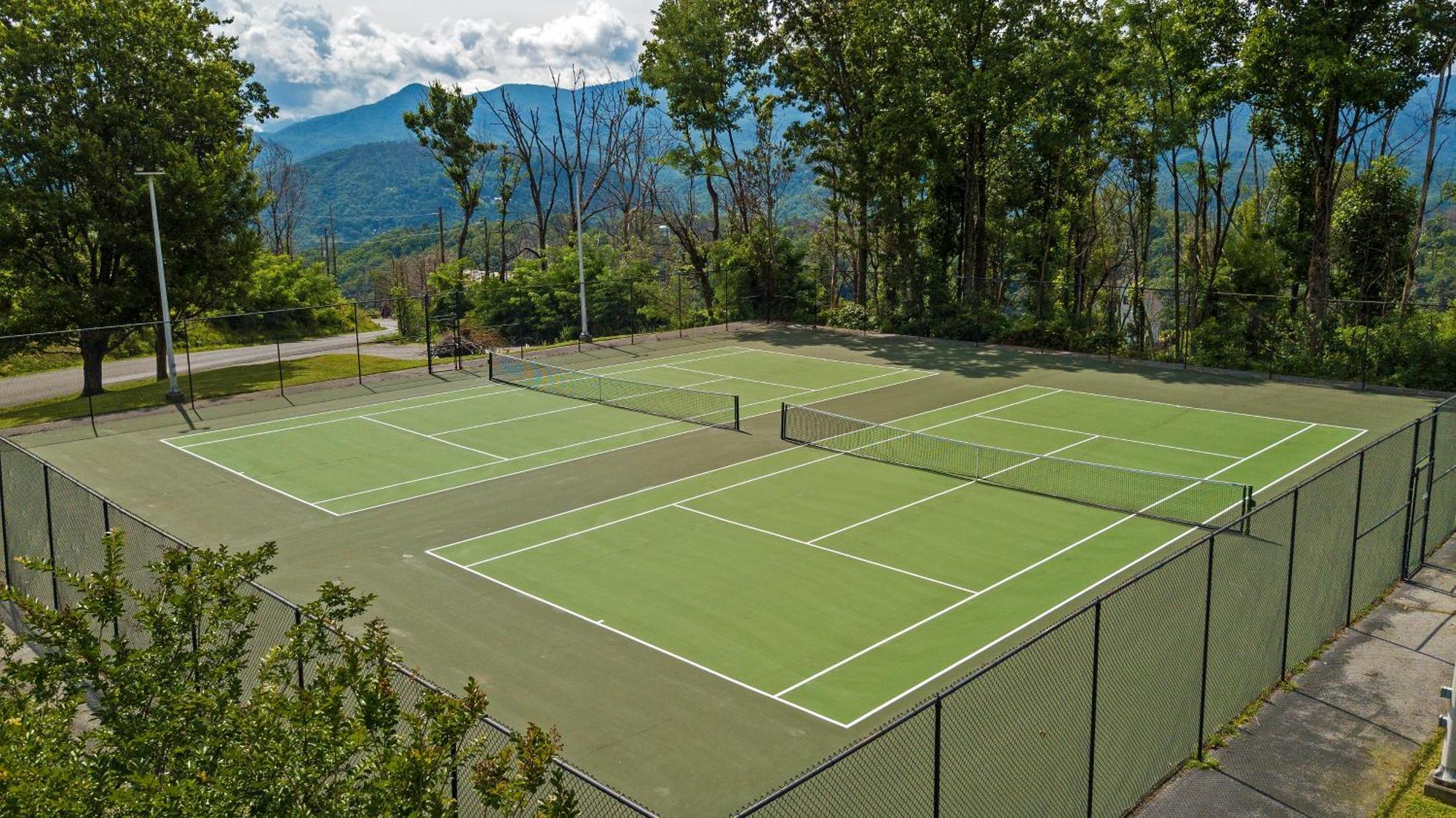 Serenity Heights, Amazing Views, Hot Tub Pool Access, 1089 Free Tickets Each Paid Day, Dollywood Гетлинбург Стая снимка