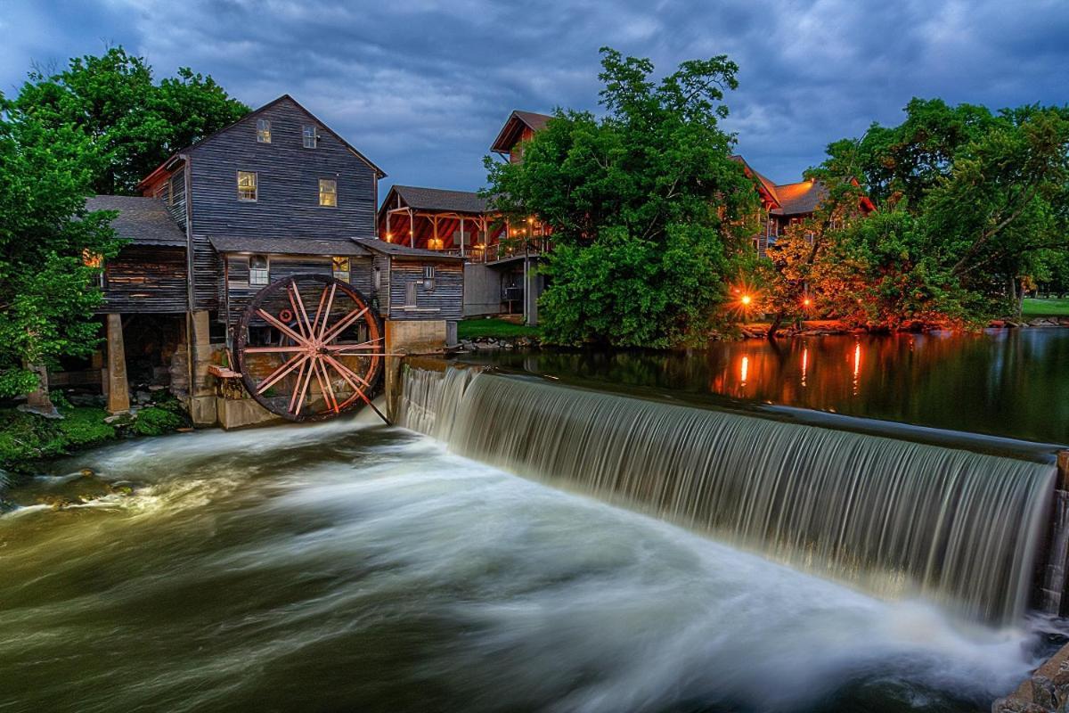 Serenity Heights, Amazing Views, Hot Tub Pool Access, 1089 Free Tickets Each Paid Day, Dollywood Гетлинбург Стая снимка